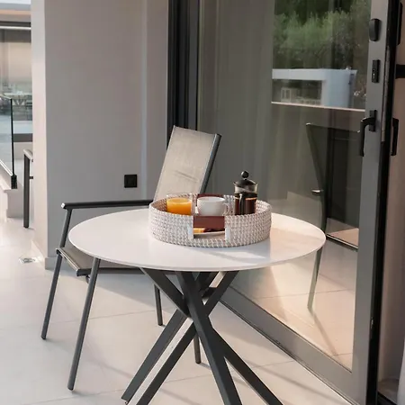 Aparthotel Sealuxe Living 4*