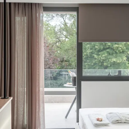 Sealuxe Living Aparthotel 4*