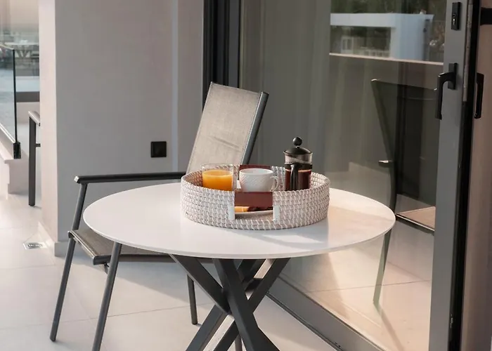 Апарт-отель Sealuxe Living 4*